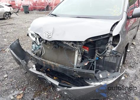 2011 Toyota Sienna Xle V6 z USA, uszkodzony, nr VIN 5TDYK3DC5BS027763